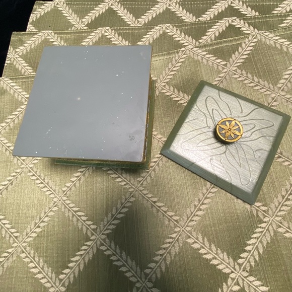 Placemats, napkins, trinket box, and soap/lotion dispenser 🌿 - Picture 15 of 15